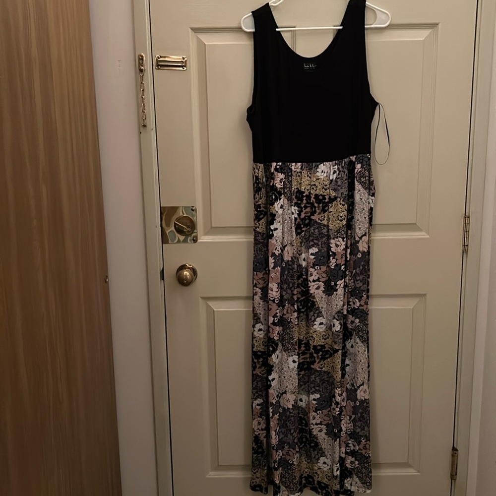 Floor length tank top dress. Size XL. Has pockets!